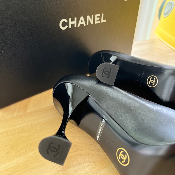New CHANEL Black Cap Toe Pumps - Picture 9 of 9